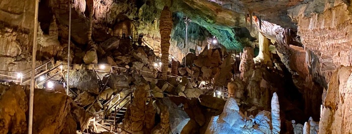 Lost World Caverns is one of Lugares favoritos de Brkgny.