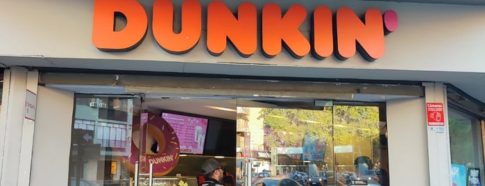 Dunkin' is one of Por ai... em Santiago (Chile).