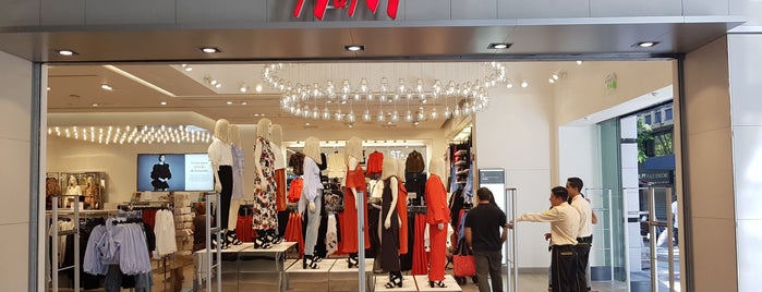 H&M is one of Maruさんのお気に入りスポット.