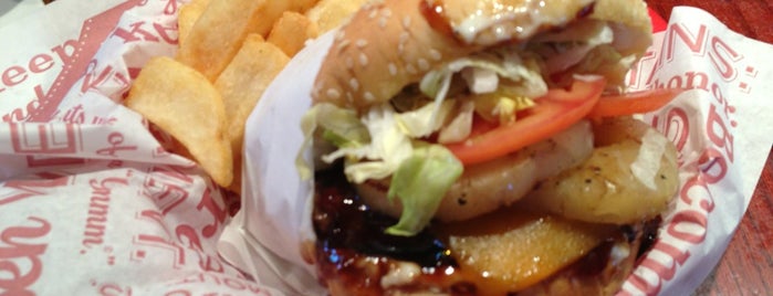 Red Robin Gourmet Burgers and Brews is one of Donnieさんのお気に入りスポット.