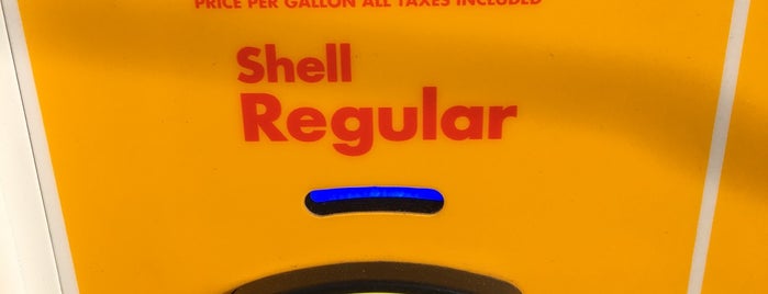 Shell is one of Erikさんのお気に入りスポット.