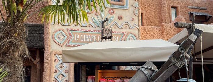 La Girafe Curieuse is one of Disneyland Paris.