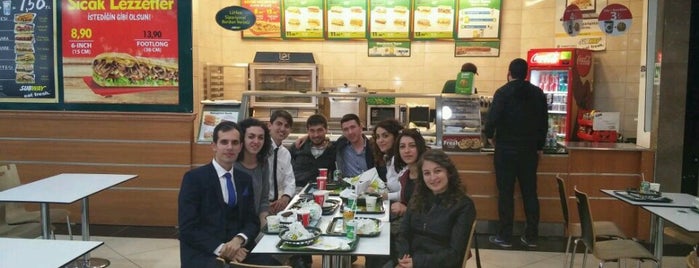 Subway is one of Locais curtidos por Meltem.