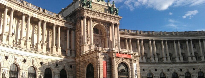 Österreichische Nationalbibliothek is one of Tempat yang Disimpan Veysel.