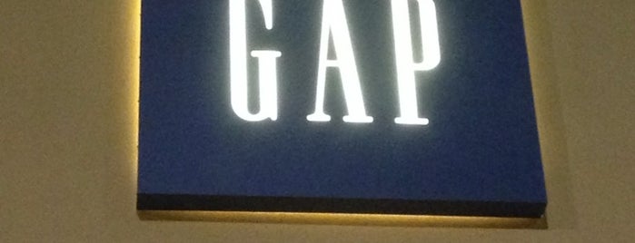 GAP is one of สถานที่ที่ A ถูกใจ.