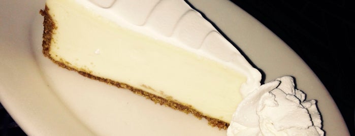 The Cheesecake Factory is one of Locais curtidos por AleXandra.