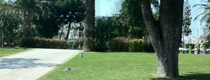 Bournazi Square is one of George'nin Beğendiği Mekanlar.