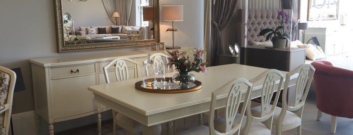 Lazzoni is one of Lugares favoritos de Ahmet Sami.