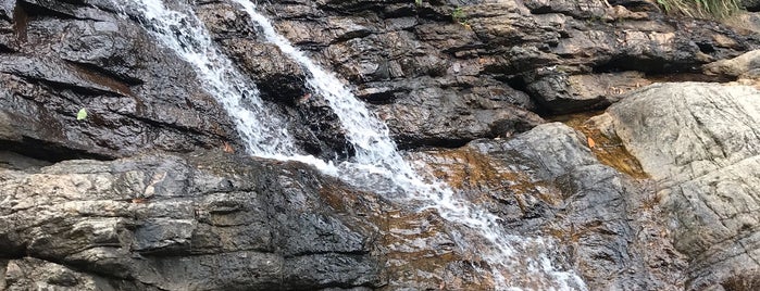 Paradise waterfall is one of สถานที่ที่ Valentin ถูกใจ.
