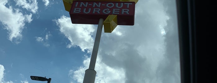 In-N-Out Burger is one of Lieux sauvegardés par Kim.