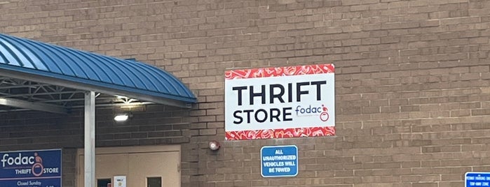 FODAC Thrift Store is one of สถานที่ที่ Chester ถูกใจ.