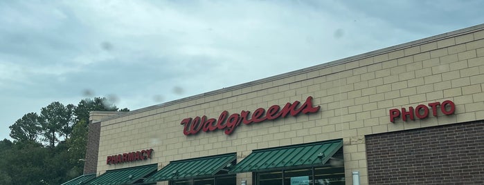 Walgreens is one of Lugares favoritos de Ashley.