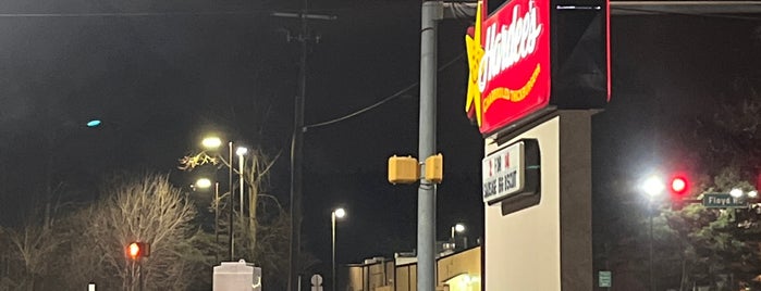 Hardee's is one of Lugares favoritos de Chester.