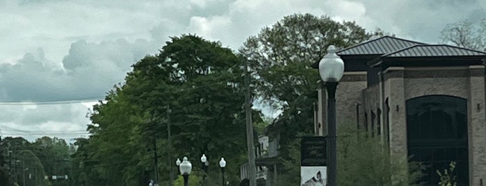 Fayetteville, GA is one of Farmers Markets.