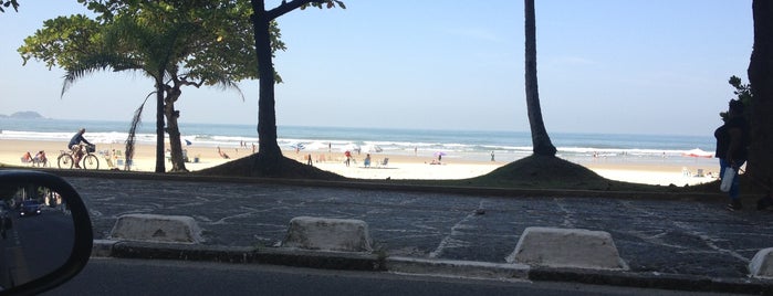 Praia de Pitangueiras is one of Guarujá.