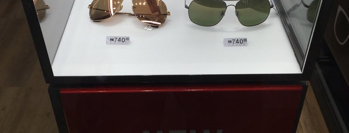 Ray-Ban is one of Akhnaton Iharaさんのお気に入りスポット.