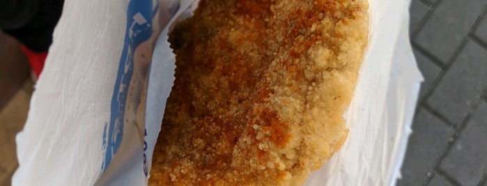 Hot-Star Large Fried Chicken is one of Alina'nın Kaydettiği Mekanlar.