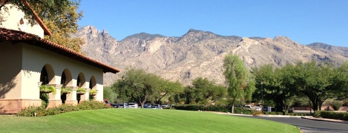 La Paloma Country Club is one of Lugares favoritos de Vince.