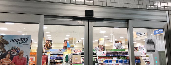 Publix is one of Arraさんのお気に入りスポット.