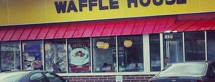 Waffle House is one of สถานที่ที่ Melissa ถูกใจ.