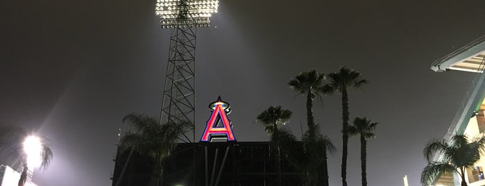 Angel Stadium of Anaheim is one of Posti che sono piaciuti a Hyun Ku.