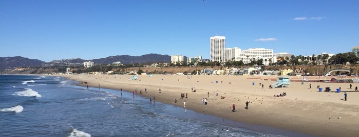 Santa Monica Pier is one of Hyun Kuさんのお気に入りスポット.