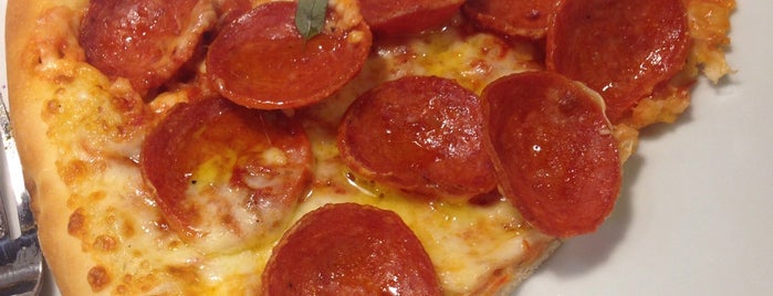 Domino's Pizza is one of Locais curtidos por Bruno.