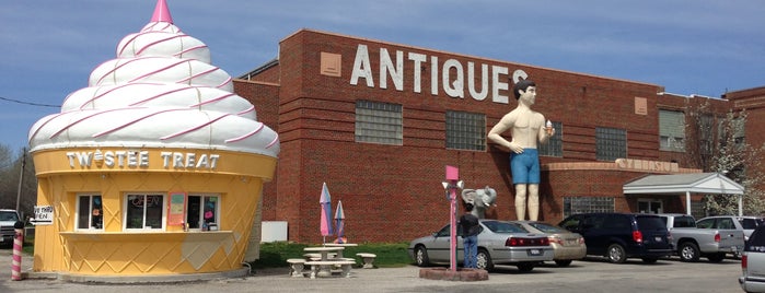 Pink Elephant Antiques is one of DownState to Do.
