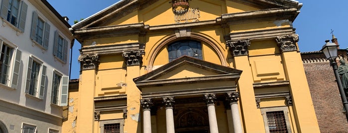 Piazza Borromeo is one of città italiane.