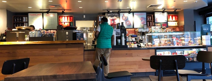 Starbucks is one of Nicole'nin Kaydettiği Mekanlar.