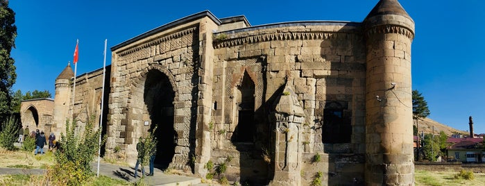 İhlasiye Medresesi ve Külliyesi is one of Tarihi.