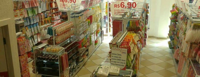 Daiso Japan by Hirota is one of Marianaさんのお気に入りスポット.