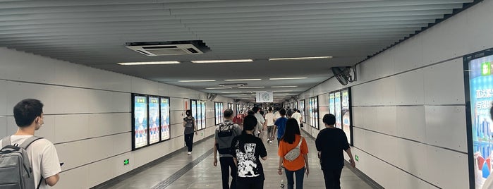 Shenzhen University Metro Station is one of 深圳地铁 - Shenzhen Metro.