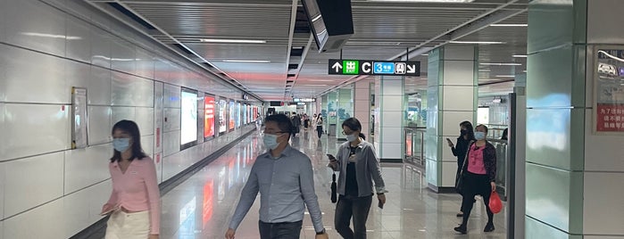 Shixia Metro Station is one of 深圳地铁 - Shenzhen Metro.