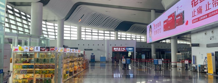 Liuzhou Bailian Airport (LZH) is one of 交通機関.
