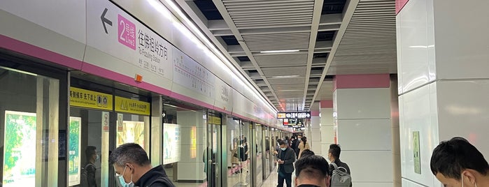 地铁王家墩东站 Wangjiadun East Metro Station is one of 伪铁二号线.