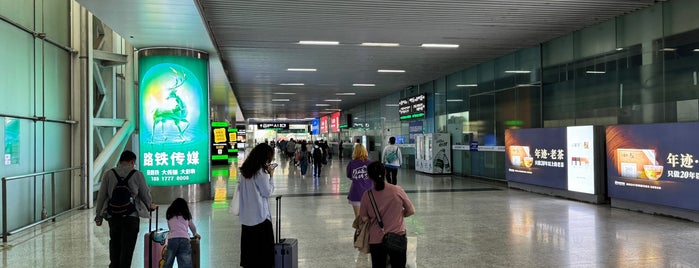 Shenzhen North Railway Station is one of 교통.