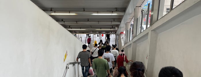 Longhua Metro Station is one of 深圳地铁 - Shenzhen Metro.