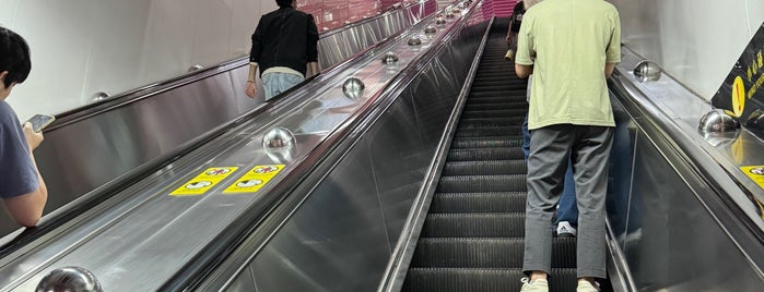 Chebeinan Metro Station is one of Guangzhou Metro.