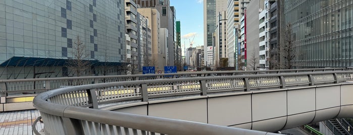 昭和通り銀座歩道橋 is one of Ginza walking.