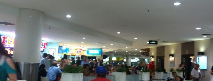 Uptown Food Court is one of Locais curtidos por João.