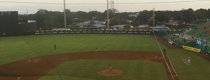 Estadio Kenny Serracín is one of running spots.