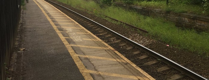 Honley Railway Station (HOY) is one of train stations.