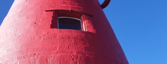 Poolbeg Lighthouse is one of Tempat yang Disukai Alexander.