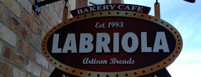 Labriola Bakery & Cafe is one of Lieux qui ont plu à Brady.