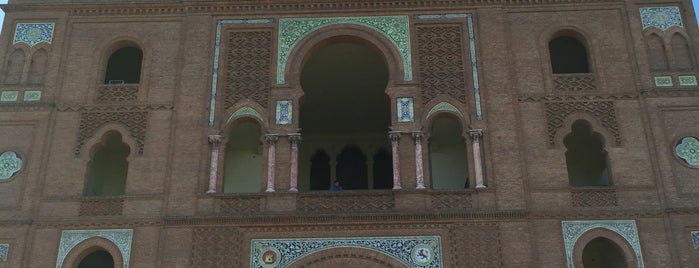 Plaza de Toros de Las Ventas is one of Orte, die Rodrigo gefallen.