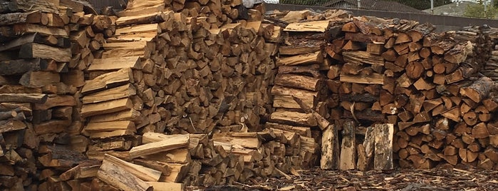 A-1 Jones' Firewood Yard is one of Lieux qui ont plu à Dee.