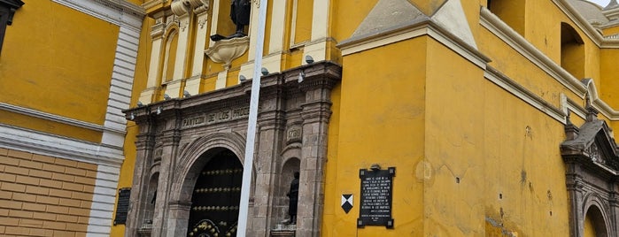 Panteón de los Próceres is one of Idos Lima.