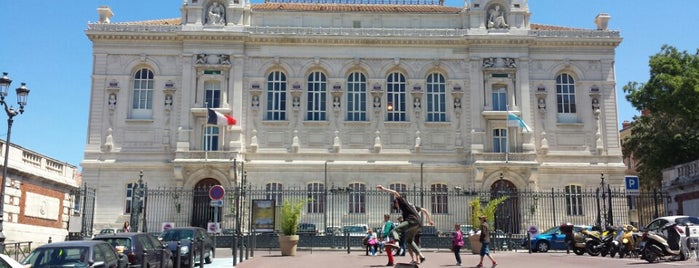 Palais des Arts is one of MRS.