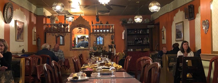 Tandoor Fine Indian Cuisine is one of Posti che sono piaciuti a Anechka.